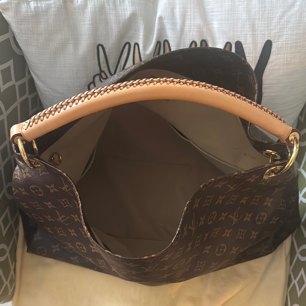 Louis Vuitton  GM Artsy - Picture 11 of 17